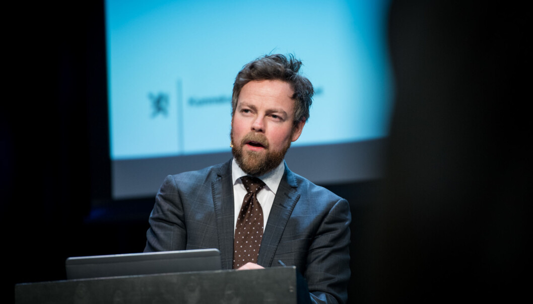 Kunnskapsminister Torbjørn Røe Isaksen på talerstolen på Kontaktkonferansen. Foto: Skjalg Bøhmer Vold Kunnskapsminister Torbjørn Røe Isaksen på talerstolen på Kontaktkonferansen. Foto: Skjalg Bøhmer Vold