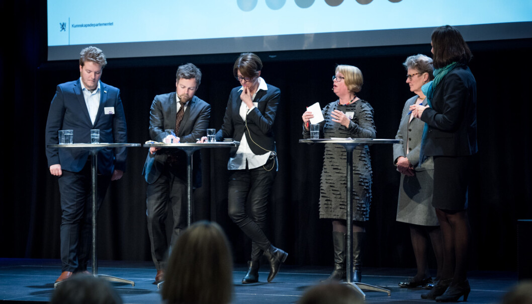 Et av panelene som kom med tilbakemeldinger på smakebiter fra den kommende kvalitetsmeldingen: (f.v.) Amund Thomassen, NSO, statsråd Torbjørn Røe Isaksen, prorektor ved UiT, Wenche Jakobsen, prorektor NTNU, Berit Kjeldstad, statssekretær i det svenske utdannignsdepartementet, Karin Röding og debattleder Ann Kristin Hjukse fra Kunnskapsdepartementet. Foto: Skjalg Bøhmer Vold Et av panelene som kom med tilbakemeldinger på smakebiter fra den kommende kvalitetsmeldingen: (f.v.) Amund Thomassen, NSO, statsråd Torbjørn Røe Isaksen, prorektor ved UiT, Wenche Jakobsen, prorektor NTNU, Berit Kjeldstad, statssekretær i det svenske utdannignsdepartementet, Karin Röding og debattleder Ann Kristin Hjukse fra Kunnskapsdepartementet. Foto: Skjalg Bøhmer Vold