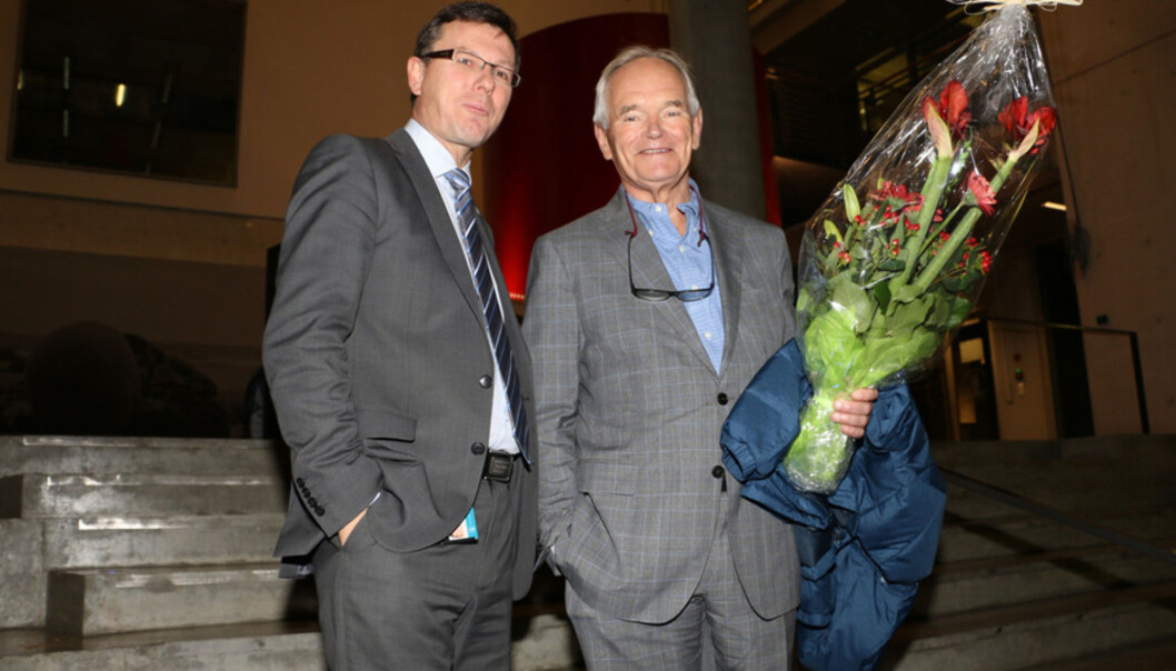 UiB-rektor Dag Rune Olsen må konkurrere med de andre store universitetene i en ny utlysning om forskningsmidler for matematikk. Her sammen med Trond Mohn ved en tidligere BFS-tildeling. Foto: Dag Hellesund Foto: Dag Hellesund UiB-rektor Dag Rune Olsen må konkurrere med de andre store universitetene i en ny utlysning om forskningsmidler for matematikk. Her sammen med Trond Mohn ved en tidligere BFS-tildeling. Foto: Dag Hellesund Foto: Dag Hellesund