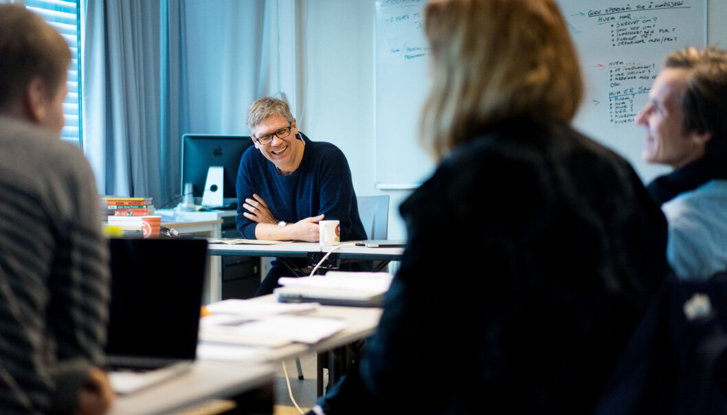 — Dette er litt absurd, jeg er jo bare en beskjeden mann fra Fredrikstad. Men jeg er jo selvfølgelig veldig stolt og beæret, sier Jon Petter Evensen som er plukket ut til å sitte i juryen for verdens mest prestisjefylte pris for fotojournalister, World Press Photo. Foto: Ketil Blom Haugstulen — Dette er litt absurd, jeg er jo bare en beskjeden mann fra Fredrikstad. Men jeg er jo selvfølgelig veldig stolt og beæret, sier Jon Petter Evensen som er plukket ut til å sitte i juryen for verdens mest prestisjefylte pris for fotojournalister, World Press Photo. Foto: Ketil Blom Haugstulen