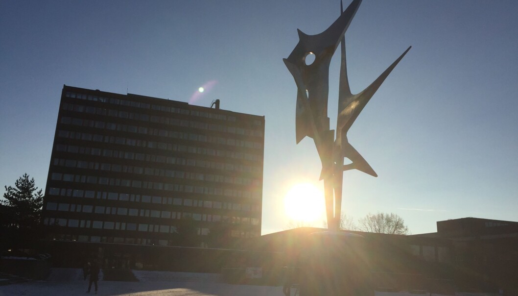 I 2002 ble bare én student på Universitet i Oslo tatt i juks. I 2016 var tallet 70. I 2002 ble bare én student på Universitet i Oslo tatt i juks. I 2016 var tallet 70.