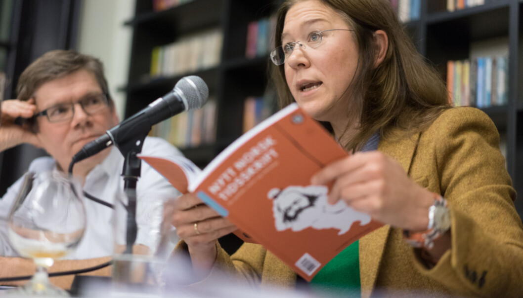 Prodekan og professor Svein Stølen, forsker og jurist Anine Kierulf og forsker og geolog Henrik Svensen deltok i debatten om forskningsformidling som Nytt Norsk Tidsskrift arrangerte på Litteraturhuset. Foto: Ketil Blom Prodekan og professor Svein Stølen, forsker og jurist Anine Kierulf og forsker og geolog Henrik Svensen deltok i debatten om forskningsformidling som Nytt Norsk Tidsskrift arrangerte på Litteraturhuset. Foto: Ketil Blom