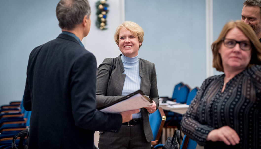 Marianne Aasen (Ap) på Forskningspolitisk seminar i prat med ordstyrer Aslak Bonde. Foto: Skjalg Bøhmer Vold Marianne Aasen (Ap) på Forskningspolitisk seminar i prat med ordstyrer Aslak Bonde. Foto: Skjalg Bøhmer Vold