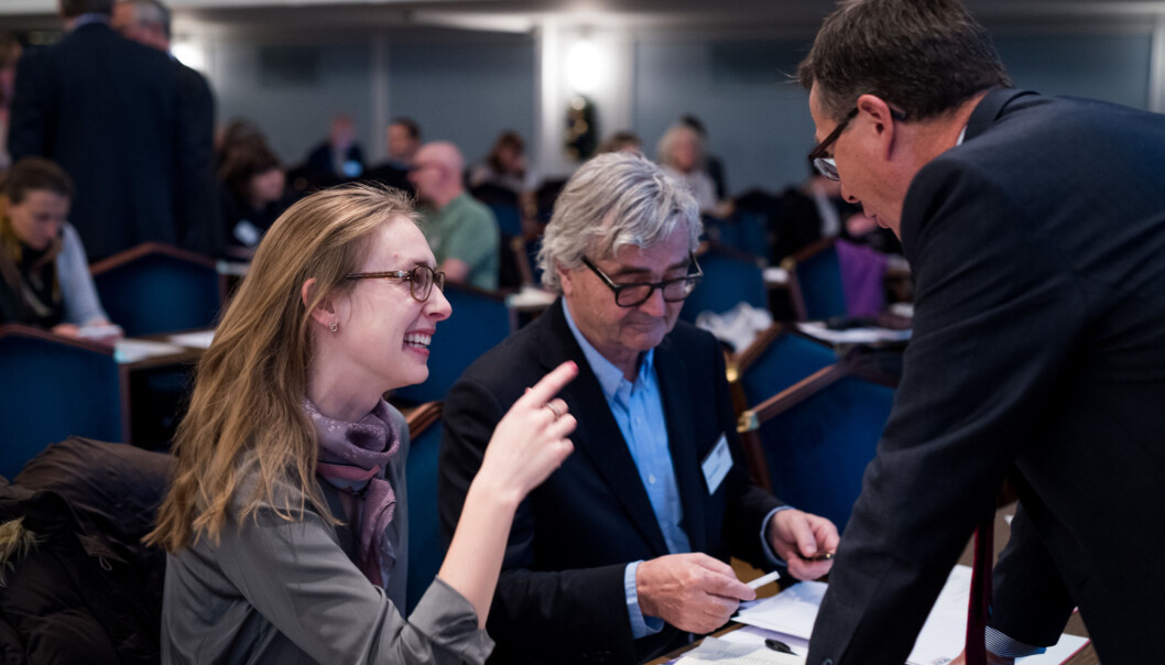Venstres Iselin Nybø i samtale med Forskerforbundets leder, Petter Aaslestad og rektor ved Universitetet i Bergen, Dag Rune Olsen på forskningspolitisk seminar i regi av Forskerforbundet. Foto: Skjalg Bøhmer Vold Venstres Iselin Nybø i samtale med Forskerforbundets leder, Petter Aaslestad og rektor ved Universitetet i Bergen, Dag Rune Olsen på forskningspolitisk seminar i regi av Forskerforbundet. Foto: Skjalg Bøhmer Vold