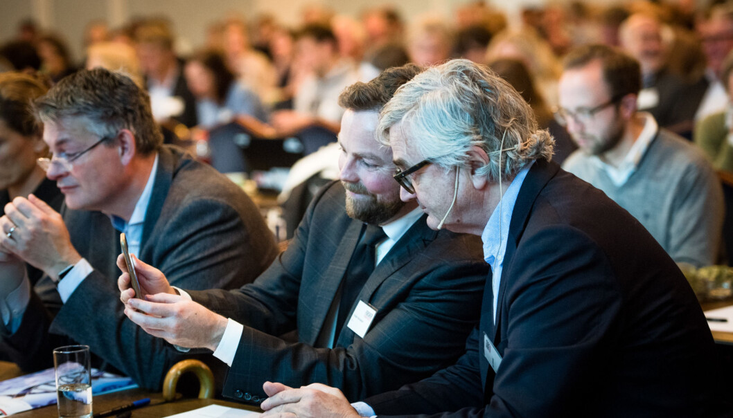 Leder i Forskerforbundet, Petter Aaslestad (t.h.) i godt selskap under på Forskerforbundets egen konferanse tidligere i vår. Han trekker fram NOKUTs uavhengige rolle som en viktig sak å følge opp etter at Isaksen har lagt sin kabal og omorganisert sine underlagte etater og virksomheter. Foto: Skjalg Bøhmer Vold Leder i Forskerforbundet, Petter Aaslestad (t.h.) i godt selskap under på Forskerforbundets egen konferanse tidligere i vår. Han trekker fram NOKUTs uavhengige rolle som en viktig sak å følge opp etter at Isaksen har lagt sin kabal og omorganisert sine underlagte etater og virksomheter. Foto: Skjalg Bøhmer Vold