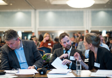 Ikke noe med norsk eller Norge, sier f..v: Statssekretær Bjørn Haugstad, kunnskapsminister Torbjørn Røe Isaksen . Foto: Skjalg Bøhmner Vold Ikke noe med norsk eller Norge, sier f..v: Statssekretær Bjørn Haugstad, kunnskapsminister Torbjørn Røe Isaksen . Foto: Skjalg Bøhmner Vold