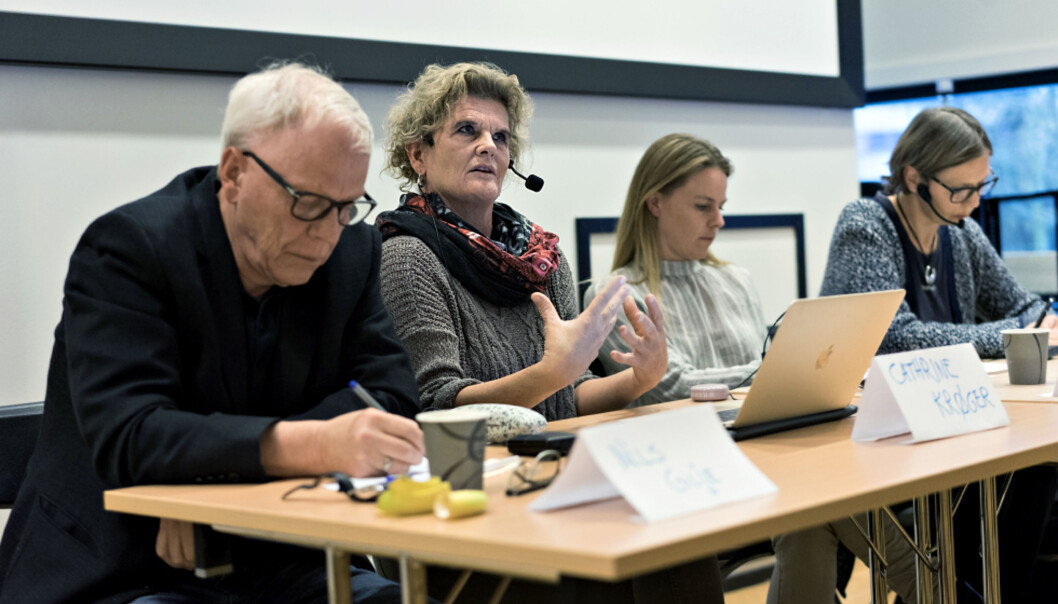 Pensumlitteraturen på sykepleieutdanningen var oppe til debatt på Høgskolen i Oslo og Akershus torsdag. Debattantene var professor Nils Gilje ved Universitetet i Bergen, sykepleiestudent Cathrine Krøger, redaksjonssjef Berit Gjedrem i Gyldendal og leder av Profesjonsrådet for sykepleieutdanningene, Marit Kirkevold. Foto: ketil blom haugstulen Pensumlitteraturen på sykepleieutdanningen var oppe til debatt på Høgskolen i Oslo og Akershus torsdag. Debattantene var professor Nils Gilje ved Universitetet i Bergen, sykepleiestudent Cathrine Krøger, redaksjonssjef Berit Gjedrem i Gyldendal og leder av Profesjonsrådet for sykepleieutdanningene, Marit Kirkevold. Foto: ketil blom haugstulen