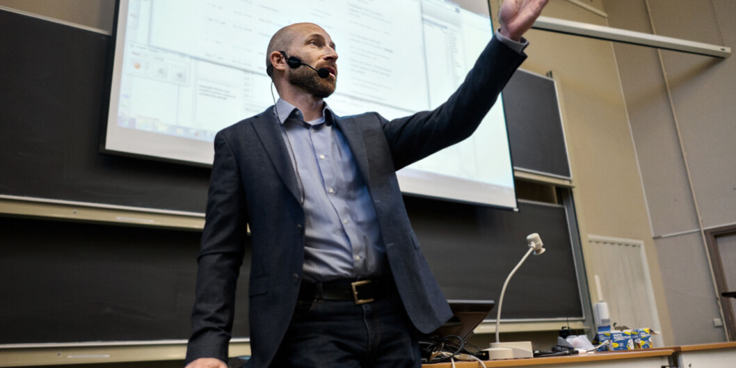En av de ni finalistene som kan bli blant de nye sentre for fremragende utdanning har tilhold på Universitet i Oslo. Professor Anders Malthe-Sørenssen er sentral i prosjektet. Foto: Ketil Blom Haugstulen En av de ni finalistene som kan bli blant de nye sentre for fremragende utdanning har tilhold på Universitet i Oslo. Professor Anders Malthe-Sørenssen er sentral i prosjektet. Foto: Ketil Blom Haugstulen
