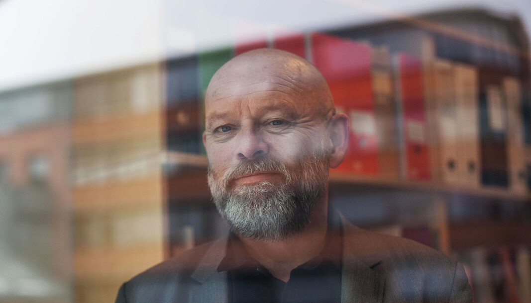 På sitt beste er spenningane mellom dei tradisjonelle praksisorienterte bachelorutdanningane og den meir forskingsorienterte utviklinga ved OsloMet ei produktiv spenning, men utviklinga har vore ujamn, og organisasjonen er svært samansett når det gjeld tyngdepunkta utdanning og FoU, skriv Oddgeir Osland. På sitt beste er spenningane mellom dei tradisjonelle praksisorienterte bachelorutdanningane og den meir forskingsorienterte utviklinga ved OsloMet ei produktiv spenning, men utviklinga har vore ujamn, og organisasjonen er svært samansett når det gjeld tyngdepunkta utdanning og FoU, skriv Oddgeir Osland.