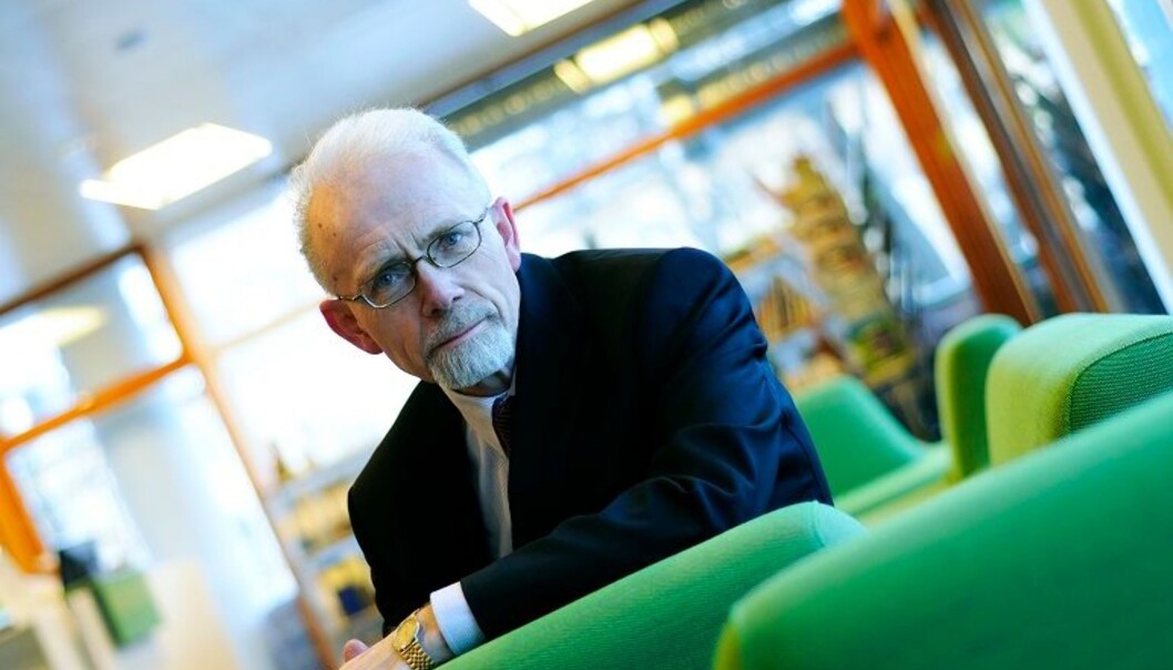 Ideelt sett burde søkekomiteen hatt bedre tid på seg til å jobbe, konstaterer Arild Underdal, som ledet utvalget som foreslo en slik komité ved rektorvalg. – Likevel mener jeg det slett ikke er umulig å komme i mål, understreker han. Foto: Ola Sæther Ideelt sett burde søkekomiteen hatt bedre tid på seg til å jobbe, konstaterer Arild Underdal, som ledet utvalget som foreslo en slik komité ved rektorvalg. – Likevel mener jeg det slett ikke er umulig å komme i mål, understreker han. Foto: Ola Sæther
