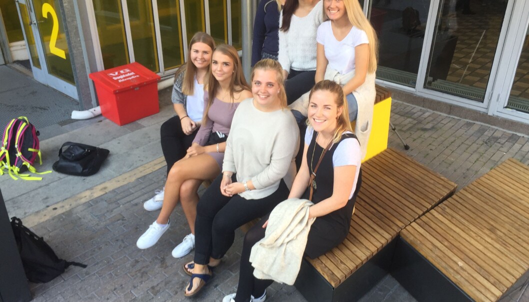 Sju av ti lærerstudenter som startet på Høgskolen i Oslo og Akershus denne uka, etter å ha bestått matteeksamen. Bak fra venstre Christina Halle, Xheneta Ferizi og Linn-Emilie Svendsen. Foran fra venstre: Ingebjørg Ness Ødegården, Marte Tangen, Anniken Fytje Hasle og Johanne Kvaksrud. Sju av ti lærerstudenter som startet på Høgskolen i Oslo og Akershus denne uka, etter å ha bestått matteeksamen. Bak fra venstre Christina Halle, Xheneta Ferizi og Linn-Emilie Svendsen. Foran fra venstre: Ingebjørg Ness Ødegården, Marte Tangen, Anniken Fytje Hasle og Johanne Kvaksrud.