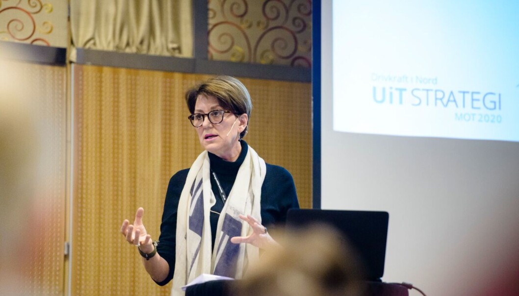 90 prosent av de potensielle lærerstudentene ved Universitetet i Tromsø fikk ikke bestått på sommerens eksamen. Prorektor Wenche Jakobsen mener de ikke var modne nok for nettbasert kurs. (Foto: Lars Åke Andersen, UiT) 90 prosent av de potensielle lærerstudentene ved Universitetet i Tromsø fikk ikke bestått på sommerens eksamen. Prorektor Wenche Jakobsen mener de ikke var modne nok for nettbasert kurs. (Foto: Lars Åke Andersen, UiT)