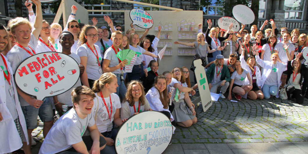 En ny rapport fra Kirkens Nødhjelps ungdomsorganisasjon Changemaker viser at universitetene kan gjøre mer for å sørge for at fattige mennesker får bedre tilgang til medisiner. Foto: Changemaker En ny rapport fra Kirkens Nødhjelps ungdomsorganisasjon Changemaker viser at universitetene kan gjøre mer for å sørge for at fattige mennesker får bedre tilgang til medisiner. Foto: Changemaker