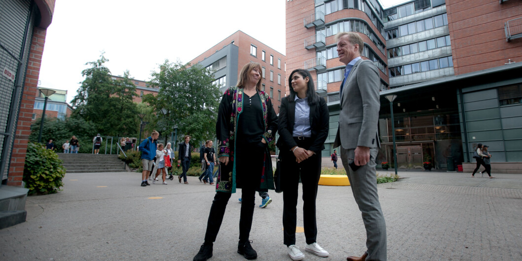 Som en del av den akademiske dugnad for flyktninger, som Høgskolen i Oslo og Akershus har stått i spissen for, starter afghanske Hasina Shirzad i dag på høgskolen. Målet er masterstudier fra neste høst. Foto: Nicklas Knudsen Som en del av den akademiske dugnad for flyktninger, som Høgskolen i Oslo og Akershus har stått i spissen for, starter afghanske Hasina Shirzad i dag på høgskolen. Målet er masterstudier fra neste høst. Foto: Nicklas Knudsen