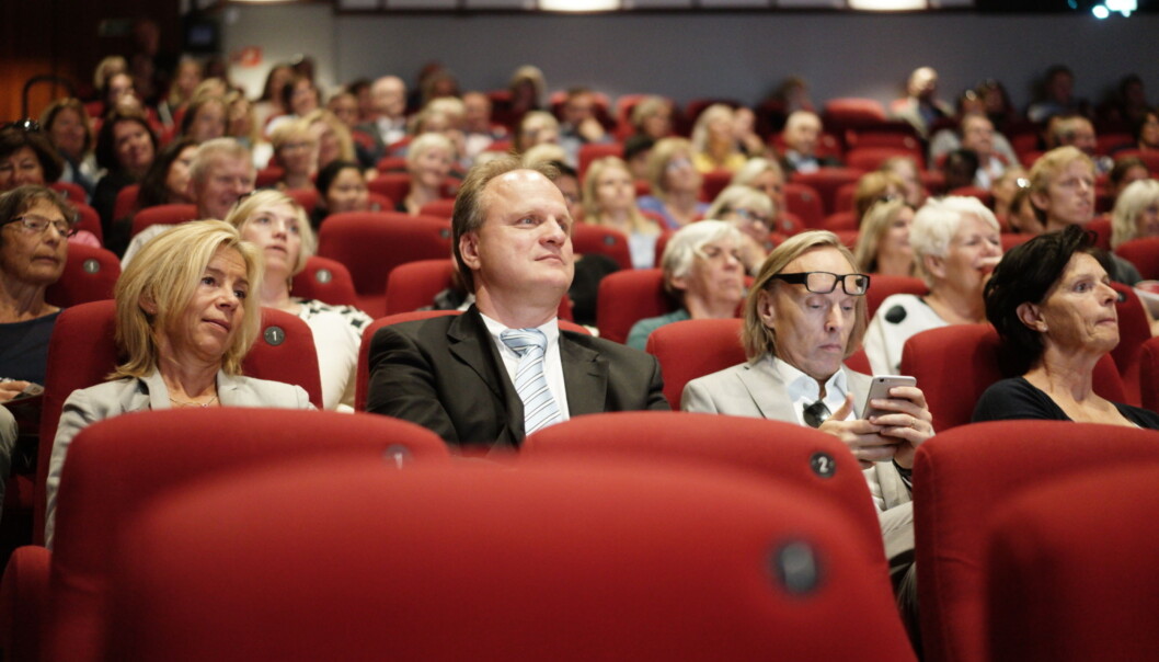 Rektor Frank Reichert ved Universitetet i Agder var medarrangør av debatten i Arendal kino onsdag. Her sammen med de to prorektorene ved Høgskolen i Oslo og Akershus, Nina Waaler (t.v.) og Morten Irgens. Rektor Frank Reichert ved Universitetet i Agder var medarrangør av debatten i Arendal kino onsdag. Her sammen med de to prorektorene ved Høgskolen i Oslo og Akershus, Nina Waaler (t.v.) og Morten Irgens.