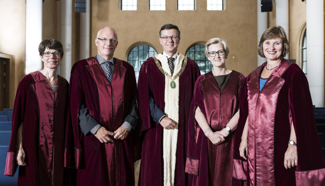 Rektoratet i Bergen: f.v. Anne Christine Johannessen, Robert Bjerknes, Dag Rune Olsen, Anne Lise Fimreite og Oddrun Samdal. Foto: THOR BRODRESKIFT Rektoratet i Bergen: f.v. Anne Christine Johannessen, Robert Bjerknes, Dag Rune Olsen, Anne Lise Fimreite og Oddrun Samdal. Foto: THOR BRODRESKIFT