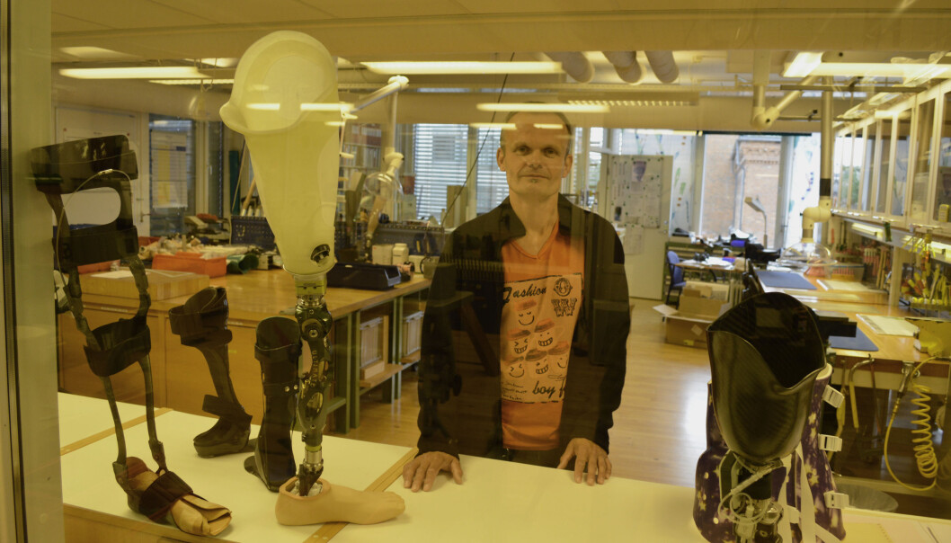 Roger Hansen er ledende ortopediingeniør og nominert som en av fem til tittelen årets underviser på Høgskolen i Oslo og Akershus. Roger Hansen er ledende ortopediingeniør og nominert som en av fem til tittelen årets underviser på Høgskolen i Oslo og Akershus.