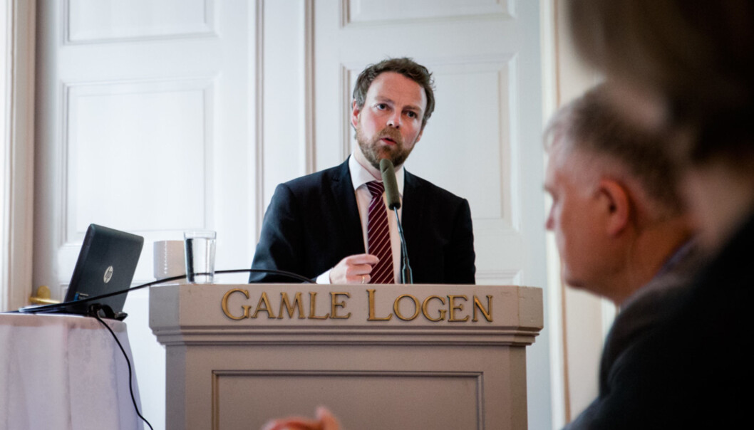 Siste fredag talte Torbjørn Røe Isaksen til landets lærerutdannere og utfordret dem på sterk innsats for å lage en god femårig masterbasert lærerutdanning. De svake resultatene blant lærerstudentene i matematikk ble nevnt. Foto: Henriette Dæhli Siste fredag talte Torbjørn Røe Isaksen til landets lærerutdannere og utfordret dem på sterk innsats for å lage en god femårig masterbasert lærerutdanning. De svake resultatene blant lærerstudentene i matematikk ble nevnt. Foto: Henriette Dæhli