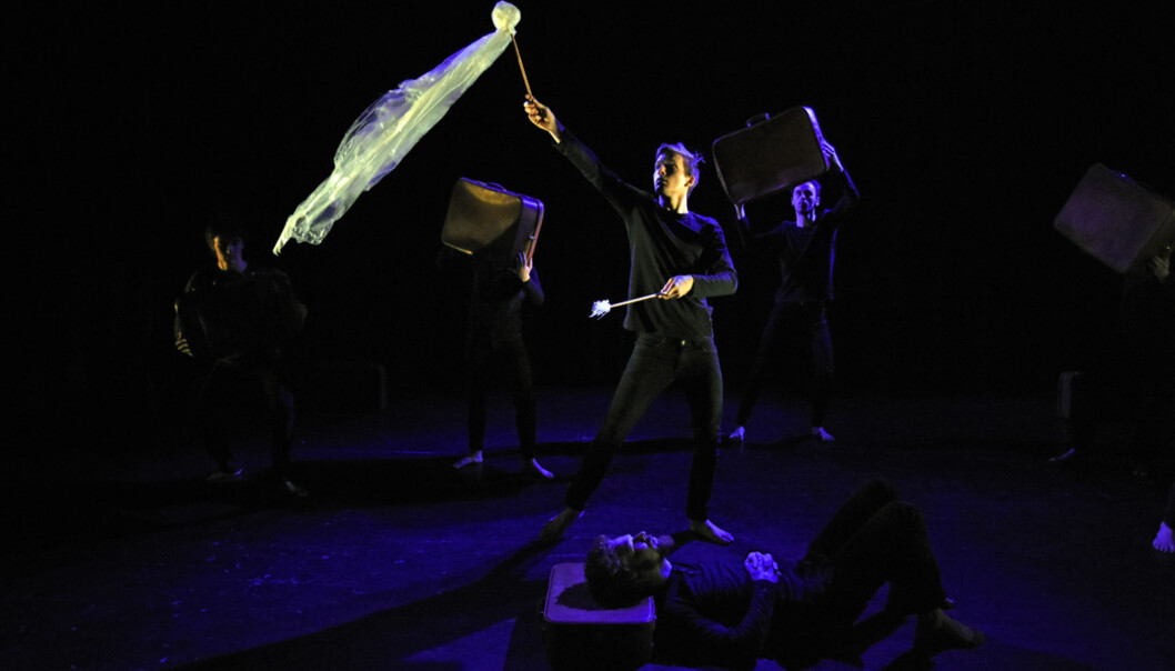 Fra Verdal til Oslo: Teaterstudenter fra Nord universitet er på turné. Ett av stoppestedene er Sentralen i Oslo denne helgen. Foto: Feil teater Fra Verdal til Oslo: Teaterstudenter fra Nord universitet er på turné. Ett av stoppestedene er Sentralen i Oslo denne helgen. Foto: Feil teater