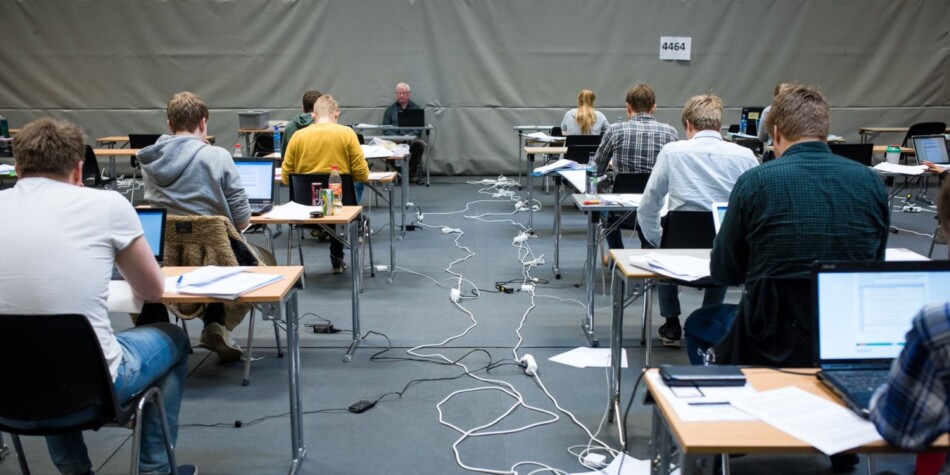 Dessverre har mikroutdanning ingen verdi i systemet, de kan verken telles som forskningspoeng eller studiepoeng. Vi kan kalle det «formidling», men det er det jo strengt tatt ikke, skriver innsender. Foto: Skjalg Bøhmer Vold Dessverre har mikroutdanning ingen verdi i systemet, de kan verken telles som forskningspoeng eller studiepoeng. Vi kan kalle det «formidling», men det er det jo strengt tatt ikke, skriver innsender. Foto: Skjalg Bøhmer Vold