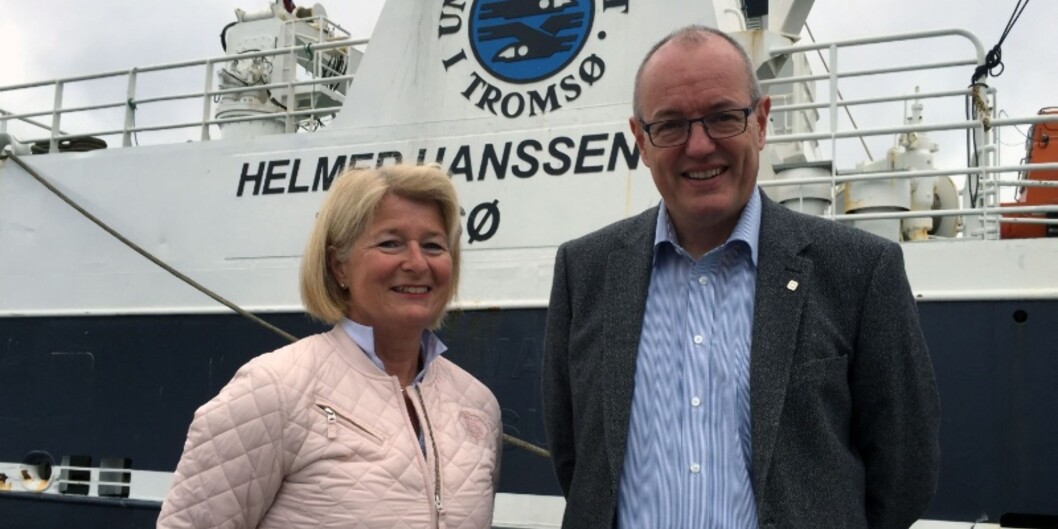 Rektor Anne Husebekk, UiT Norges arktiske universitet og <span class="caps">NTNU</span>-rektor Gunnar Bovim har signert enda et nytt samarbeidsprosjekt. Foto: Karine Nigar Aarskog Rektor Anne Husebekk, UiT Norges arktiske universitet og <span class="caps">NTNU</span>-rektor Gunnar Bovim har signert enda et nytt samarbeidsprosjekt. Foto: Karine Nigar Aarskog
