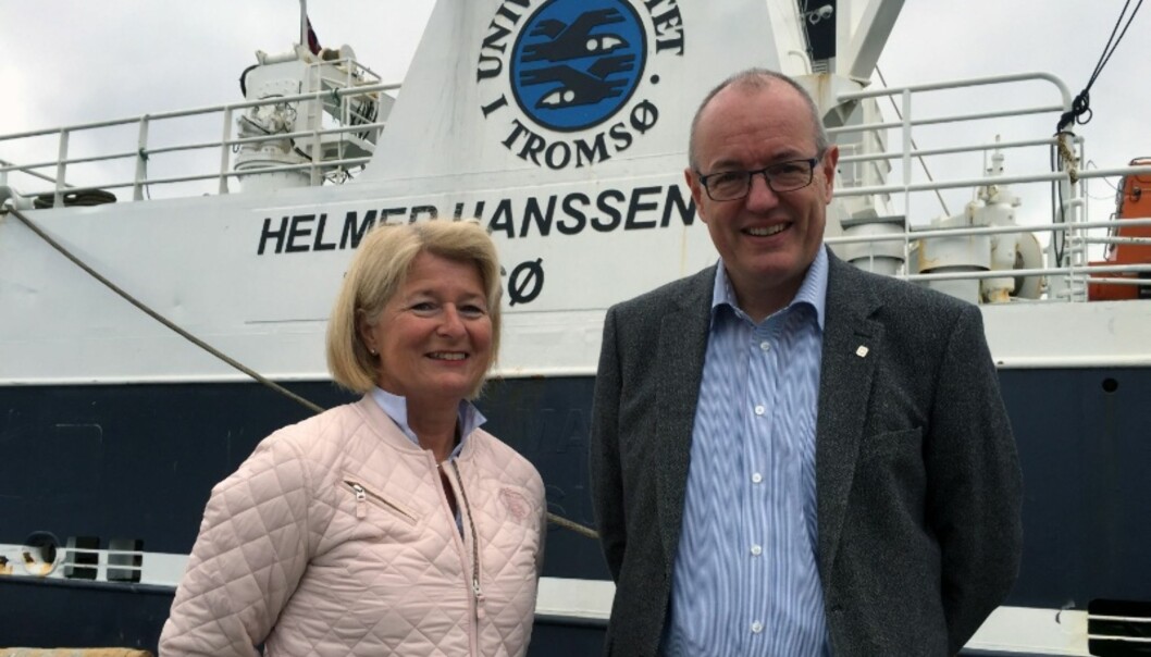 Rektor Anne Husebekk, UiT Norges arktiske universitet og NTNU-rektor Gunnar Bovim har signert enda et nytt samarbeidsprosjekt. Foto: Karine Nigar Aarskog
