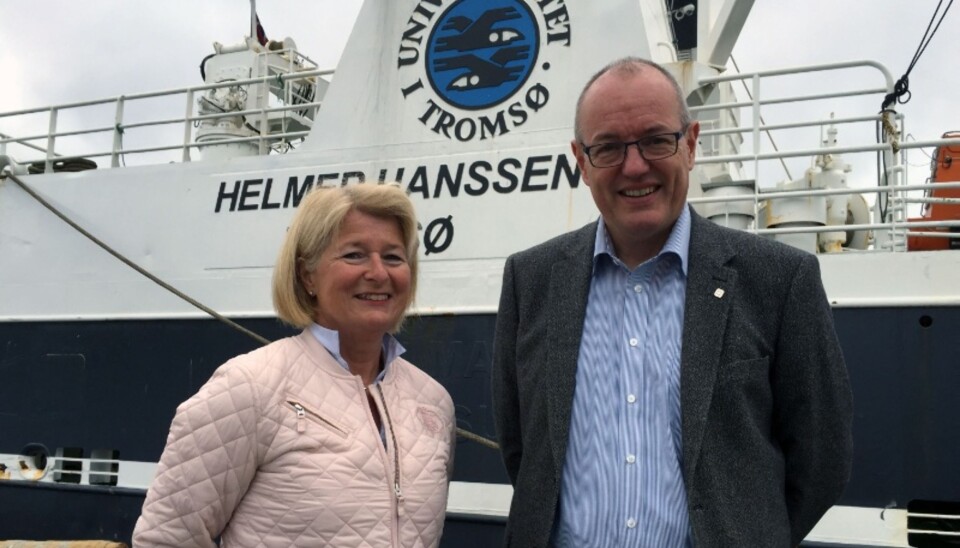 Rektor Anne Husebekk, UiT Norges arktiske universitet og NTNU-rektor Gunnar Bovim har signert enda et nytt samarbeidsprosjekt. Foto: Karine Nigar Aarskog