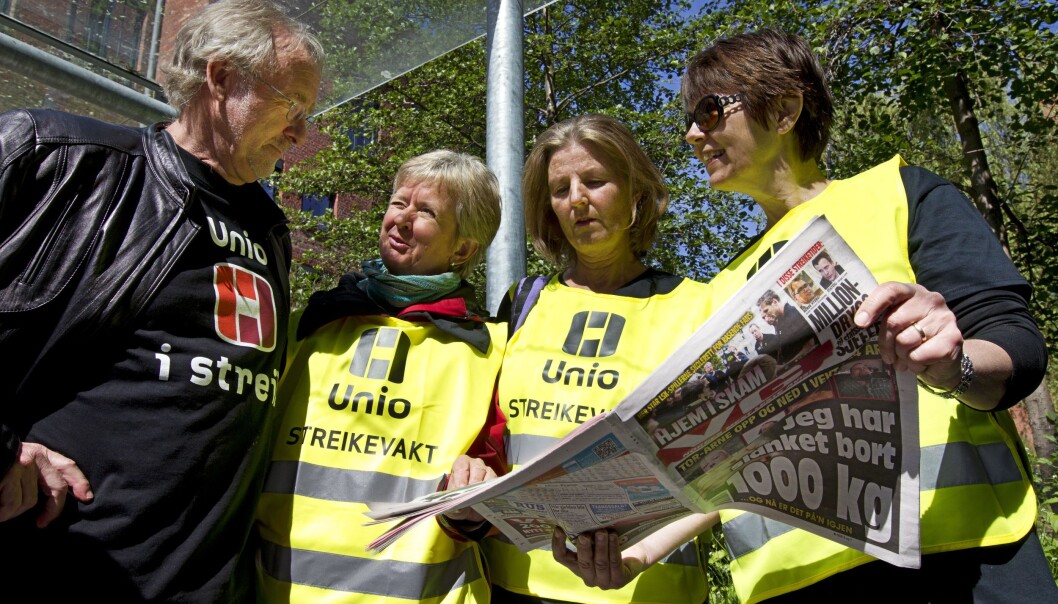 Her er Anders Folkestad, den gong leiar i Unio, på besøk hos streikande tilsette ved Høgskolen i Oslo og Akershus under streiken 2012. Den varte i to veker. Foto: Lynau, Jan Petter Her er Anders Folkestad, den gong leiar i Unio, på besøk hos streikande tilsette ved Høgskolen i Oslo og Akershus under streiken 2012. Den varte i to veker. Foto: Lynau, Jan Petter