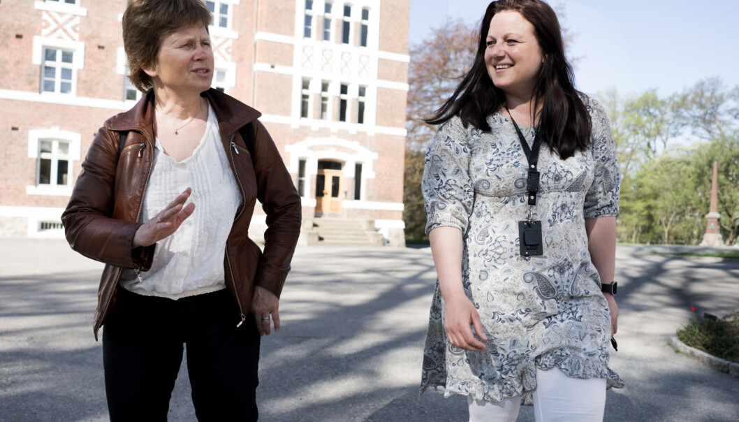 Signe Kroken fra fagforeningen til NTL på Norges miljø- og iovitenskapelige universitet (NMBU) og Lena Marie Kjøbli fra Forskerforbundet samme sted krever reelle forhandlinger med ledelsen om framtidig faglig organisering og mener ledelsen har brutt med hovedavtalens bestemmelser. De får støtte fra Forskerforbundet sentralt. Signe Kroken fra fagforeningen til NTL på Norges miljø- og iovitenskapelige universitet (NMBU) og Lena Marie Kjøbli fra Forskerforbundet samme sted krever reelle forhandlinger med ledelsen om framtidig faglig organisering og mener ledelsen har brutt med hovedavtalens bestemmelser. De får støtte fra Forskerforbundet sentralt.