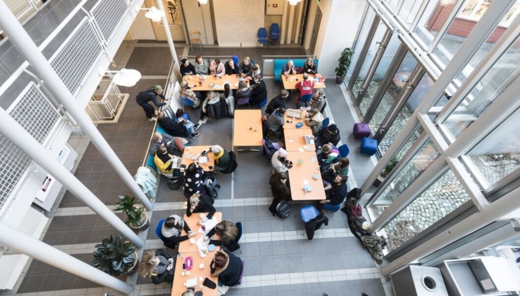 Kunst- og designhøgskolen i Bergen anbefaler at skolen blir en del av Universitetet i Bergen. Men KHIB-styret setter en rekke vilkår for virksomhetsoverdragelsen. Foto: Tor Farstad Foto: Tor Farstad Kunst- og designhøgskolen i Bergen anbefaler at skolen blir en del av Universitetet i Bergen. Men KHIB-styret setter en rekke vilkår for virksomhetsoverdragelsen. Foto: Tor Farstad Foto: Tor Farstad