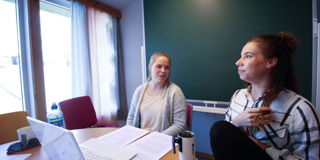 Janne Guttorm (t.v.) og Tina Myreng er en del av det andre kullet som om en knapp måned er ferdig utdannet lærere med integrert mastergrad. Janne Guttorm (t.v.) og Tina Myreng er en del av det andre kullet som om en knapp måned er ferdig utdannet lærere med integrert mastergrad.