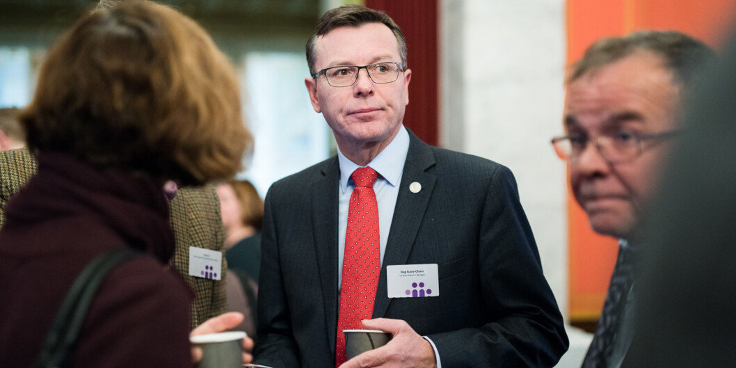 «Formuleringene fra universitetet har tatt litt av»: Rektor Dag Rune Olsen ved Universitetet i Bergen mener budskapet om mistillit aldri skulle ha gått ut i brev til Kunnskapsdepartementet. Universitetsdirektør Kjell Bernstrøm til høyre i bildet. Foto: Skjalg Bøhmer Vold «Formuleringene fra universitetet har tatt litt av»: Rektor Dag Rune Olsen ved Universitetet i Bergen mener budskapet om mistillit aldri skulle ha gått ut i brev til Kunnskapsdepartementet. Universitetsdirektør Kjell Bernstrøm til høyre i bildet. Foto: Skjalg Bøhmer Vold
