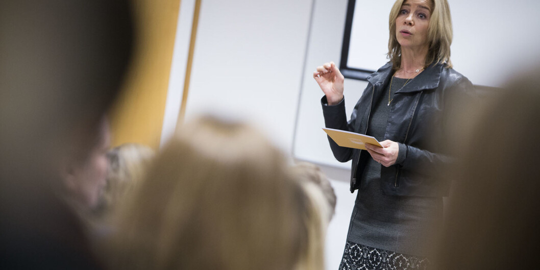 Prorektor for utdanning på Høgskolen i Oslo og Akershus, Nina Waaler, synes det er svært spennende å koordinere arbeidet med å gjøre det lettere for flyktninger å få fullført utdanning og/eller realisert sin kompetanse. Foto: Øyvind Aukrust Prorektor for utdanning på Høgskolen i Oslo og Akershus, Nina Waaler, synes det er svært spennende å koordinere arbeidet med å gjøre det lettere for flyktninger å få fullført utdanning og/eller realisert sin kompetanse. Foto: Øyvind Aukrust