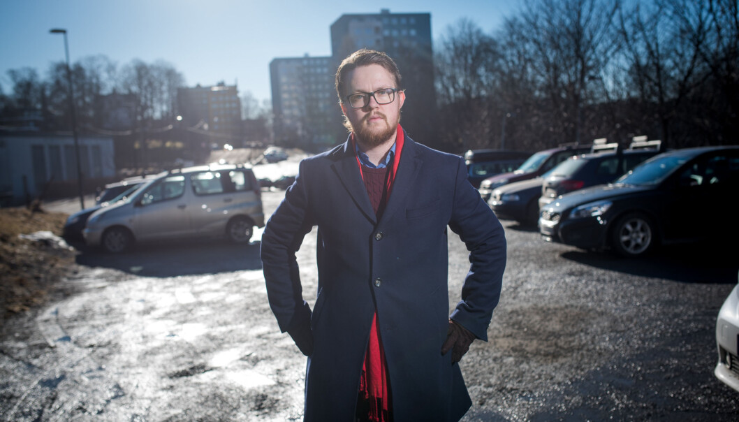 Leder for studentenes velfersting i Oslo, Simen Eriksen, på tomten i Blindernveien 6 hvor Plan- og bygningsetaten vil bygge færre studentboliger og flere parkeringsplasser. Foto: Skjalg Bøhmer Vold Leder for studentenes velfersting i Oslo, Simen Eriksen, på tomten i Blindernveien 6 hvor Plan- og bygningsetaten vil bygge færre studentboliger og flere parkeringsplasser. Foto: Skjalg Bøhmer Vold