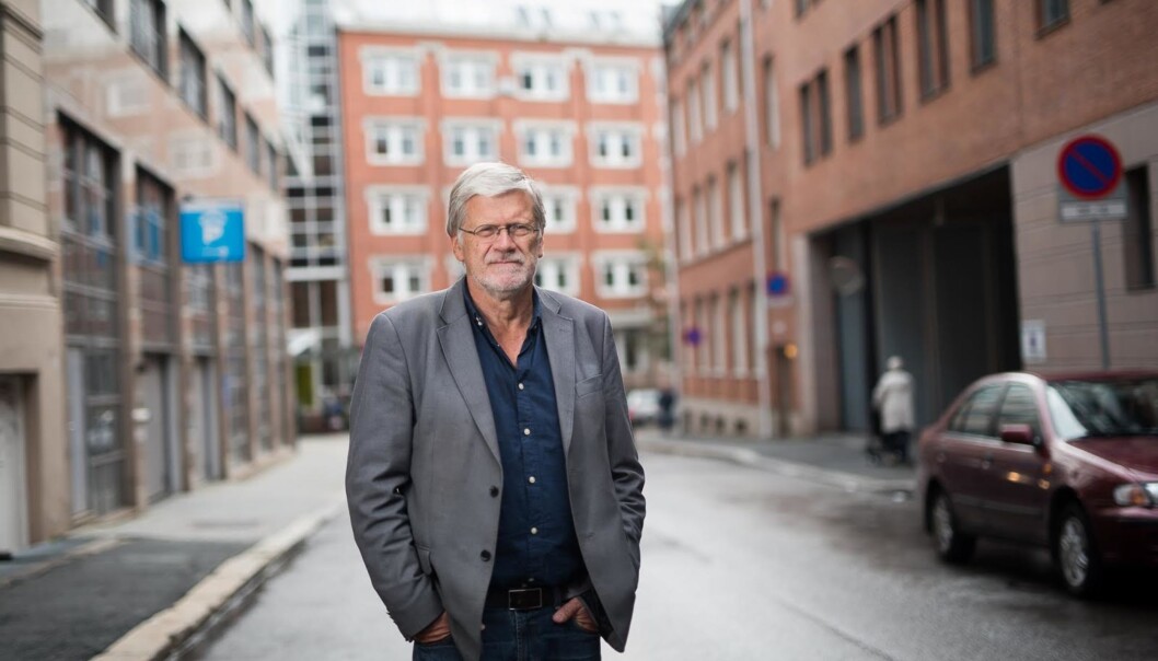 Professor Anders Breidlid foreslår en ny støtteordning for å fremme skriving av lærebøker, mens man venter på at status for slike bøker skal bli like høy som for rene forskningsartikler. Professor Anders Breidlid foreslår en ny støtteordning for å fremme skriving av lærebøker, mens man venter på at status for slike bøker skal bli like høy som for rene forskningsartikler.