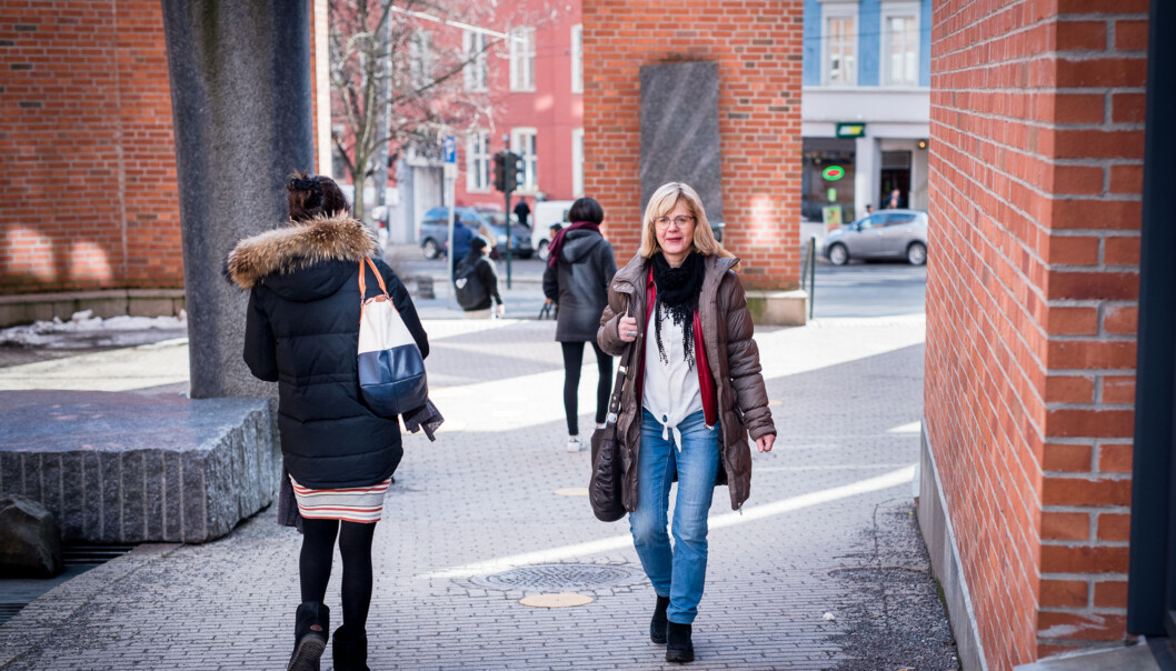 Jeg kommer til å ville se på om vi kan snu litt opp ned på dagens mønster der studentene først møter lærere som er nærme praksisfeltet, mens de først høyere opp i utdanningsløpet møter professorene og høgskolens ypperste spisskompetanse, sier Ann-Helén Bay. Foto: Skjalg Bøhmer Vold Jeg kommer til å ville se på om vi kan snu litt opp ned på dagens mønster der studentene først møter lærere som er nærme praksisfeltet, mens de først høyere opp i utdanningsløpet møter professorene og høgskolens ypperste spisskompetanse, sier Ann-Helén Bay. Foto: Skjalg Bøhmer Vold