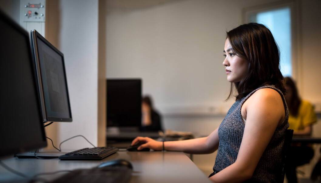 Student på informasjonsteknologi, Cathrine Kieu Trang Bui (23) blir møtt med mange fordommer som jente i et «guttete» datamiljø. Foto: Skjalg Bøhmer Vold Student på informasjonsteknologi, Cathrine Kieu Trang Bui (23) blir møtt med mange fordommer som jente i et «guttete» datamiljø. Foto: Skjalg Bøhmer Vold