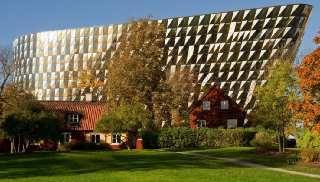 Den italienske forskeren Paolo Macchiarini har vært ansatt ved Karolinska Institutet. Universitetet står for 40 prosent av Sveriges medisinske forskning, og er internasjonalt anerkjent. Siden 1901 har Nobelforsamlingen ved KI utpekt mottakeren av Nobelprisen i fysiologi eller medisin. Foto: Ulf Sirborn/Karolinska Institutet Den italienske forskeren Paolo Macchiarini har vært ansatt ved Karolinska Institutet. Universitetet står for 40 prosent av Sveriges medisinske forskning, og er internasjonalt anerkjent. Siden 1901 har Nobelforsamlingen ved KI utpekt mottakeren av Nobelprisen i fysiologi eller medisin. Foto: Ulf Sirborn/Karolinska Institutet