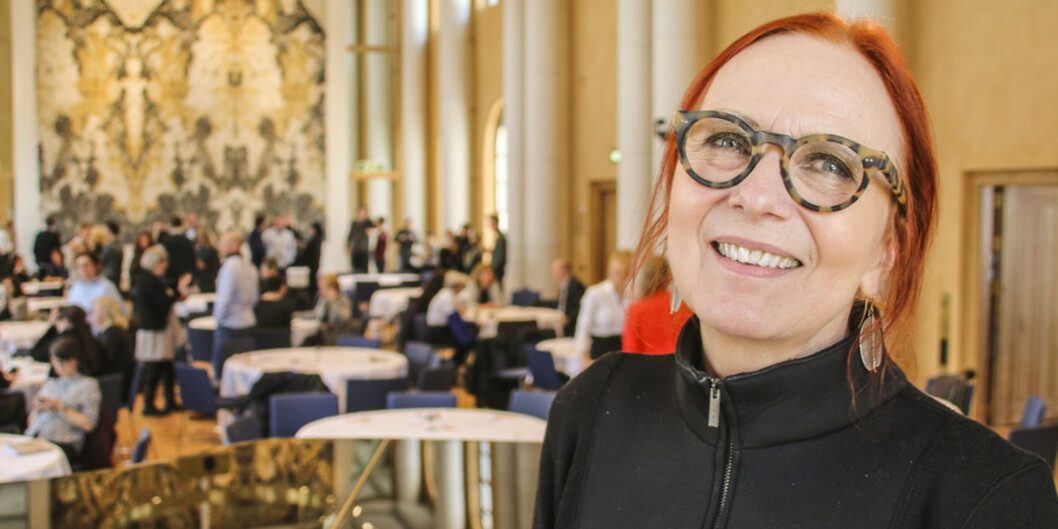 Aashild Grana er dekan ved avdeling for kunst, samt leiar av prosjektgruppa som arbeider med den komande samanslåinga mellom musikkmiljøet på Griegakademiet og kunstmiljøet ved Kunst- og designhøgskulen i Bergen. Før eit år er omme vil dei ha blitt slått saman til eit nytt UiB-fakultet. Aashild Grana er dekan ved avdeling for kunst, samt leiar av prosjektgruppa som arbeider med den komande samanslåinga mellom musikkmiljøet på Griegakademiet og kunstmiljøet ved Kunst- og designhøgskulen i Bergen. Før eit år er omme vil dei ha blitt slått saman til eit nytt UiB-fakultet.