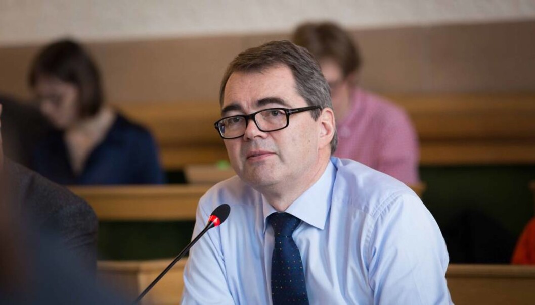 Styreleder på NTNU og Hydro-sjef Svein Richard Brandtzæg mener fem prosent kutt må være et minimum og viste til hvordan selskapet han selv leder f.eks kuttet 30 prosent i administrasjonen. Styreleder på NTNU og Hydro-sjef Svein Richard Brandtzæg mener fem prosent kutt må være et minimum og viste til hvordan selskapet han selv leder f.eks kuttet 30 prosent i administrasjonen.