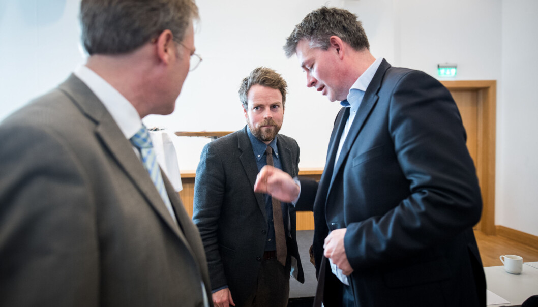 Alle må oppfylle de nye forskriftene for femårig lærerutdanning innen utgangen av 2018. Det blir tilsyn våren 2019 hos alle, også de som får godkjenne nye masterprogram selv, sa statsråd Isaksen på tirsdagens konferanse om ny lærerutdanning. Foto: Skjalg Bøhmer Vold Alle må oppfylle de nye forskriftene for femårig lærerutdanning innen utgangen av 2018. Det blir tilsyn våren 2019 hos alle, også de som får godkjenne nye masterprogram selv, sa statsråd Isaksen på tirsdagens konferanse om ny lærerutdanning. Foto: Skjalg Bøhmer Vold