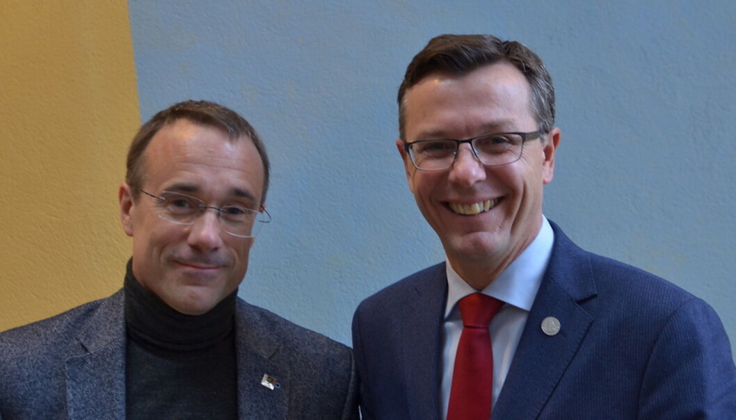 Volda-rektor Johann Roppen (til venstre) bør tenke på kvalitet i alle ledd når avgjørelsen om fusjon eller ikke tas, synes UiB-rektor Dag Rune Olsen. Foto: Hilde Kristin Strand Foto: Pressefoto Volda-rektor Johann Roppen (til venstre) bør tenke på kvalitet i alle ledd når avgjørelsen om fusjon eller ikke tas, synes UiB-rektor Dag Rune Olsen. Foto: Hilde Kristin Strand Foto: Pressefoto