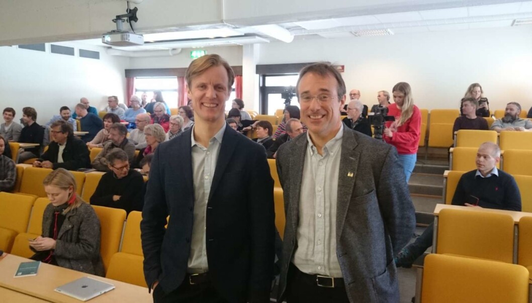 Onsdag 10. februar 2016 var det allmøte ved Høgskolen i Volda om strukturdebatten. Her ser vi rektor Johann Roppen (t.h.) sammen prorektor Jens Standal Groven. Foto: Ellen Fredriksen, Nærnett Onsdag 10. februar 2016 var det allmøte ved Høgskolen i Volda om strukturdebatten. Her ser vi rektor Johann Roppen (t.h.) sammen prorektor Jens Standal Groven. Foto: Ellen Fredriksen, Nærnett