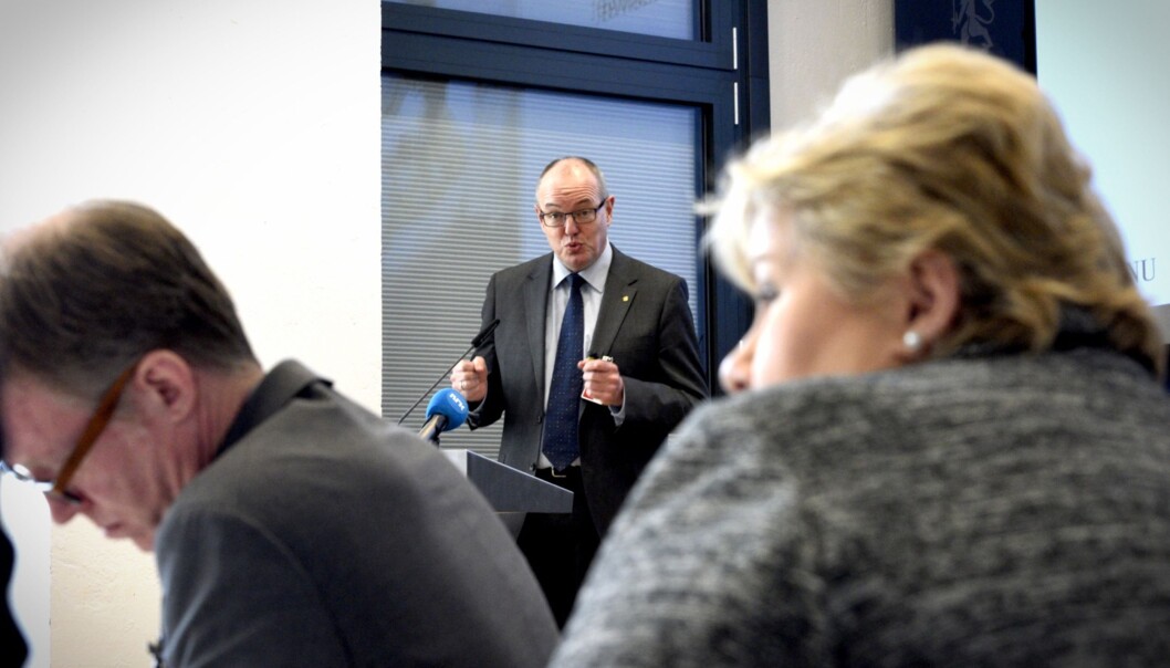Rektor Gunnar Bovim ved NTNU sto på talerstolen på toppmøtet hos statsminister Erna Solberg i dag. Temaet var hvordan forskning og kunnskap kan fornye offentlig sektor. Foto: Rektor Gunnar Bovim ved NTNU sto på talerstolen på toppmøtet hos statsminister Erna Solberg i dag. Temaet var hvordan forskning og kunnskap kan fornye offentlig sektor. Foto:
