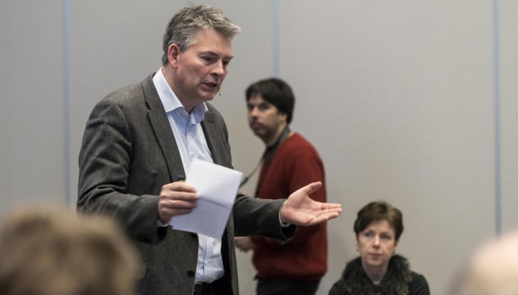 Statssekretær Bjørn Haugstad held fast ved mantraet om at store samfunnsutfordringar krev robuste fagmiljø og utdanningsinstitusjonar med høg kvalitet. Difor er han onsdag i Bergen for å ta del i styreseminaret for tre av høgskulane på Vestlandet. Foto: Tor Farstad Foto: Tor Farstad Statssekretær Bjørn Haugstad held fast ved mantraet om at store samfunnsutfordringar krev robuste fagmiljø og utdanningsinstitusjonar med høg kvalitet. Difor er han onsdag i Bergen for å ta del i styreseminaret for tre av høgskulane på Vestlandet. Foto: Tor Farstad Foto: Tor Farstad