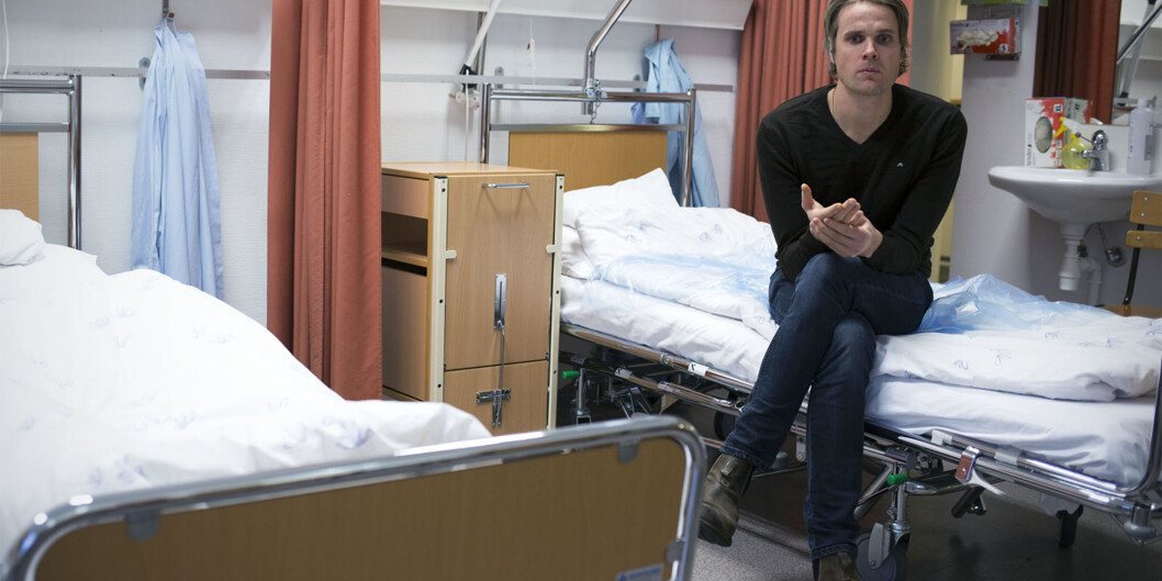 — Det teoretiske på studiet dreier seg voldsomt mye om etikk og hvordan skrive oppgaver, men vi lærer lite om hva som venter oss i den virkelige verden, sier sykepleierstudent ved HiOA, Lars Mørch Aaen. Foto: Øyvind Aukrust — Det teoretiske på studiet dreier seg voldsomt mye om etikk og hvordan skrive oppgaver, men vi lærer lite om hva som venter oss i den virkelige verden, sier sykepleierstudent ved HiOA, Lars Mørch Aaen. Foto: Øyvind Aukrust
