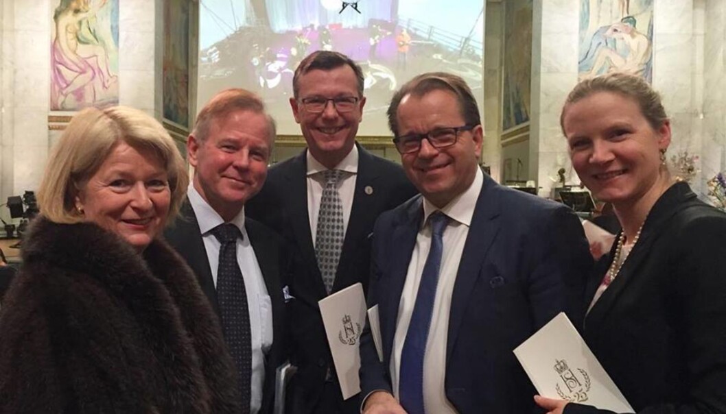 Fem av landets universitesrektorer samlet på ett brett: Fra venstre Anne Husebekk (UiT), Ole Petter Ottersen (UiO), Dag Rune Olsen (UiB), Bjørn Olsen (Nord universitet) og Mari Sundli Tveit (NMBU). Her fotografert under feiringen av kongeparet tidligere i år. Fem av landets universitesrektorer samlet på ett brett: Fra venstre Anne Husebekk (UiT), Ole Petter Ottersen (UiO), Dag Rune Olsen (UiB), Bjørn Olsen (Nord universitet) og Mari Sundli Tveit (NMBU). Her fotografert under feiringen av kongeparet tidligere i år.