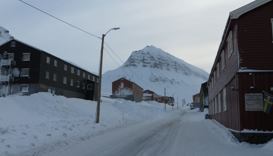 Her i Nybyen i Longyearbyen ligger dagens studenthybler i et skredområde der det ikke vil bli gitt tillatelse til nybygg på grunn av rasfare. Foto: Flickr.com/ creative commons Her i Nybyen i Longyearbyen ligger dagens studenthybler i et skredområde der det ikke vil bli gitt tillatelse til nybygg på grunn av rasfare. Foto: Flickr.com/ creative commons