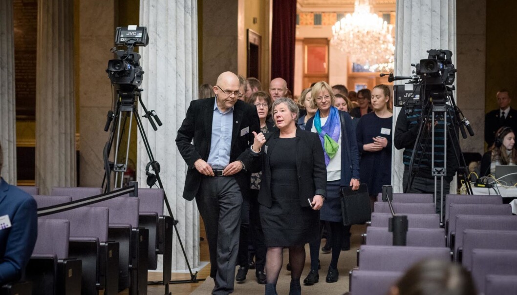 Rektor Ole Gunnar Søgnen (61) og rektor Liv-Reidun Grimstvedt (55) ønsker begge å bli rektorer ved den nye Høgskulen på Vestlandet. Foto: Skjalg Bøhmer Vold Rektor Ole Gunnar Søgnen (61) og rektor Liv-Reidun Grimstvedt (55) ønsker begge å bli rektorer ved den nye Høgskulen på Vestlandet. Foto: Skjalg Bøhmer Vold
