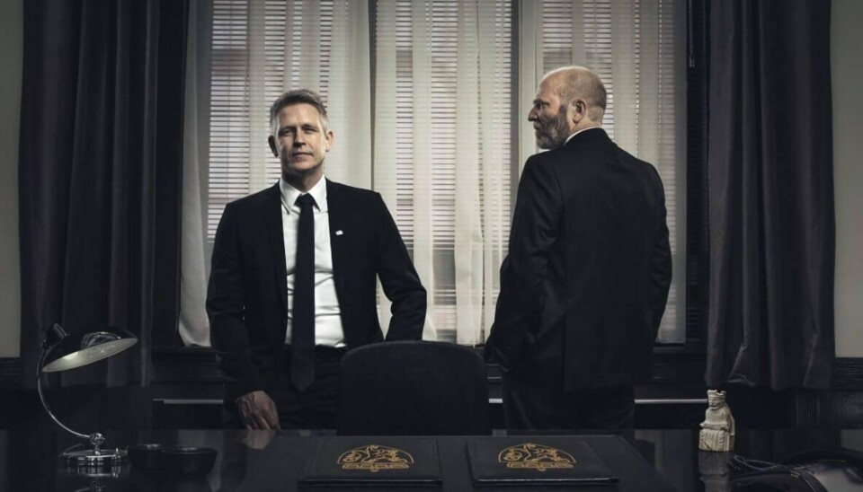 Fra spenningsserien Mammon på NRK der satsing på utdanning spiller en sentral rolle og fører til intriger og maktspill. Her ser vi statsminister Michael Woll (Trond Espen Seim) og finansminister Erik Ullrichsen (Ingar Helge Gimle). Foto: Glenn Meling Photography/NRK Fra spenningsserien Mammon på NRK der satsing på utdanning spiller en sentral rolle og fører til intriger og maktspill. Her ser vi statsminister Michael Woll (Trond Espen Seim) og finansminister Erik Ullrichsen (Ingar Helge Gimle). Foto: Glenn Meling Photography/NRK